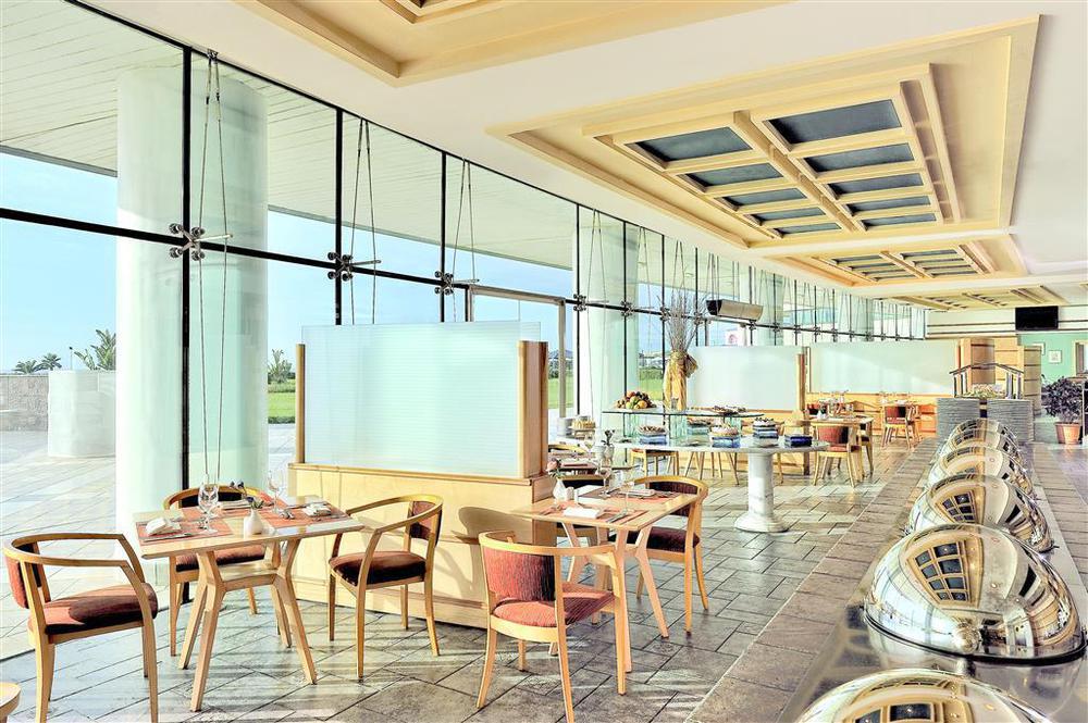Sheraton Club Des Pins Resort Restaurant photo