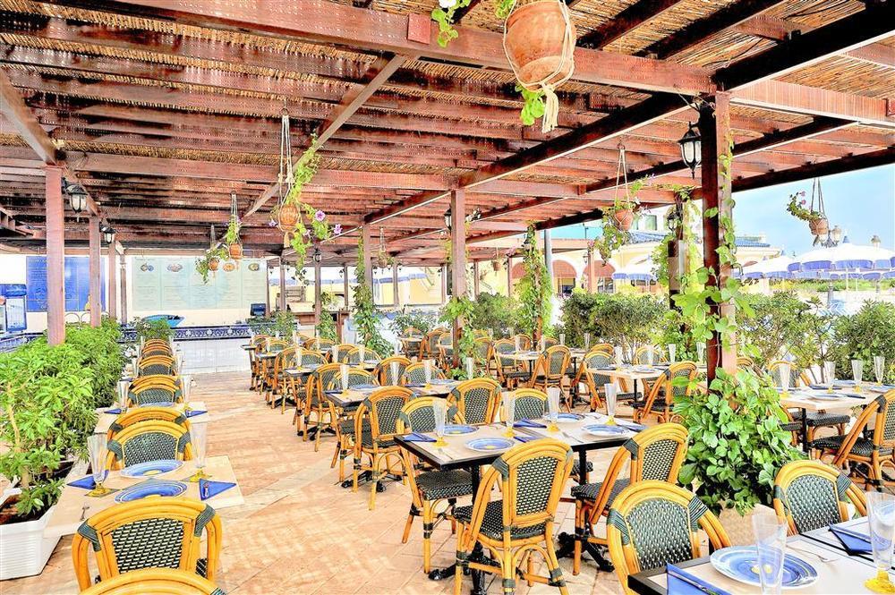 Sheraton Club Des Pins Resort Restaurant photo